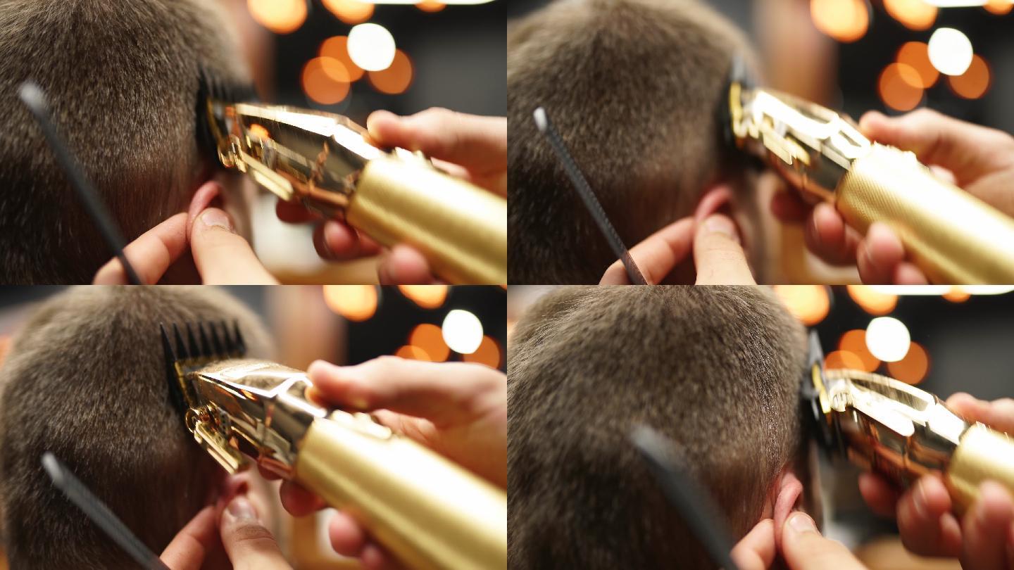 理发师在理发店用剪子剪男人的头发。