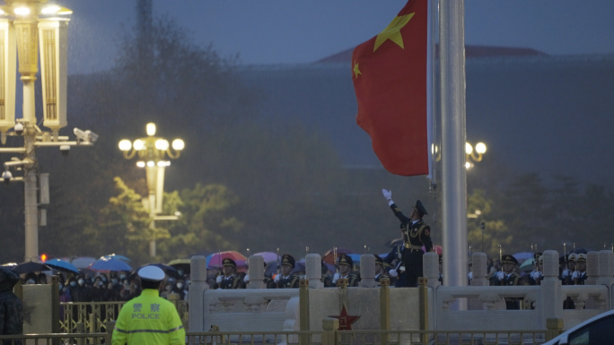 雨中看升国旗，仪仗队，升国旗，北京清晨
