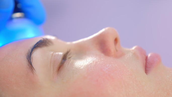 面部手术中的女性护理个人养护嫩肤