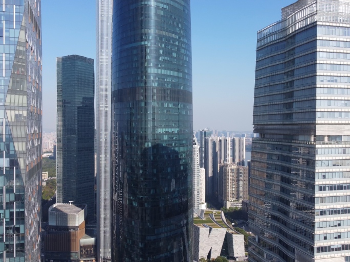 穿梭航拍广州珠江新城CBD的商业大厦
