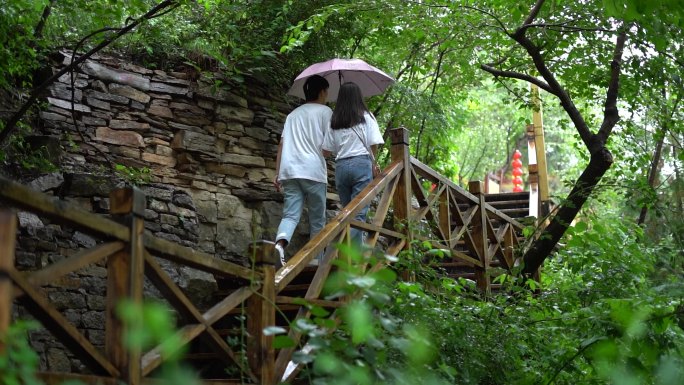 情侣深山旅游