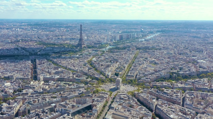 城市中心凯旋门和埃菲尔铁塔的无人机鸟瞰图