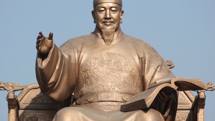 首尔光华门广场的世宗国王雕像