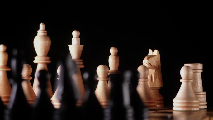 黑白棋子对立对峙对弈对垒创意意境