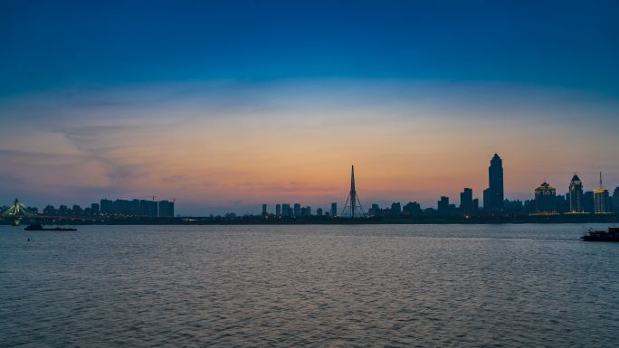 城市江边的落日余晖延时摄影