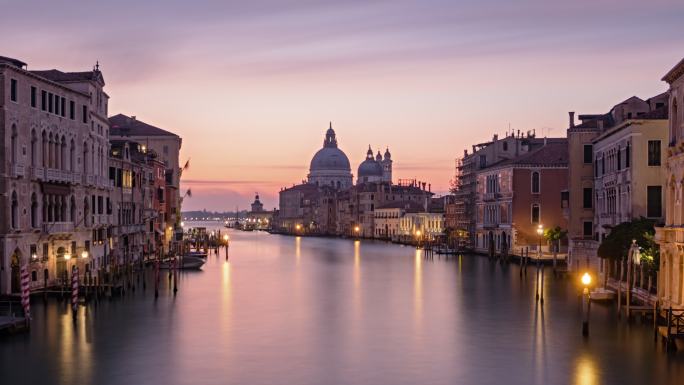 威尼斯大运河晨曦城市建筑快速发展航拍延时