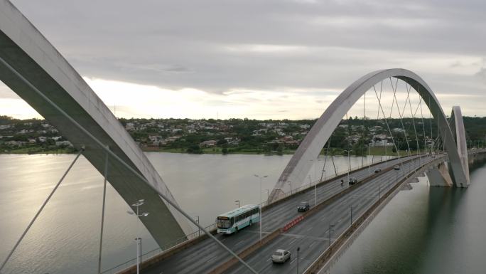 巴西利亚市朱斯克利诺-库比特谢克大桥