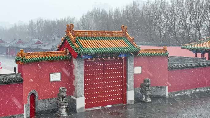 航拍雪中故宫城门城墙雪花飘落升格慢动作
