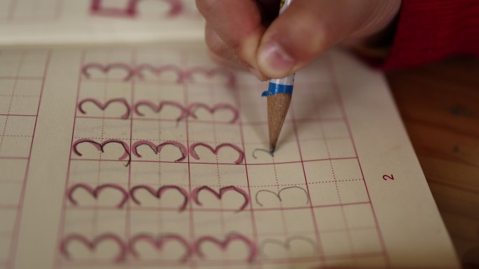 小孩写字铅笔阿拉伯数字3书写高清50帧