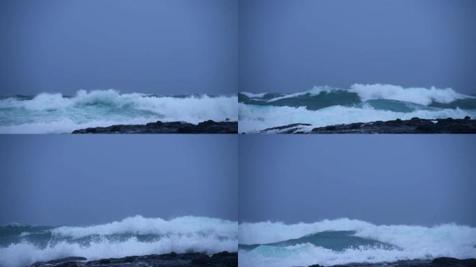 台风时海面翻起滚滚大浪