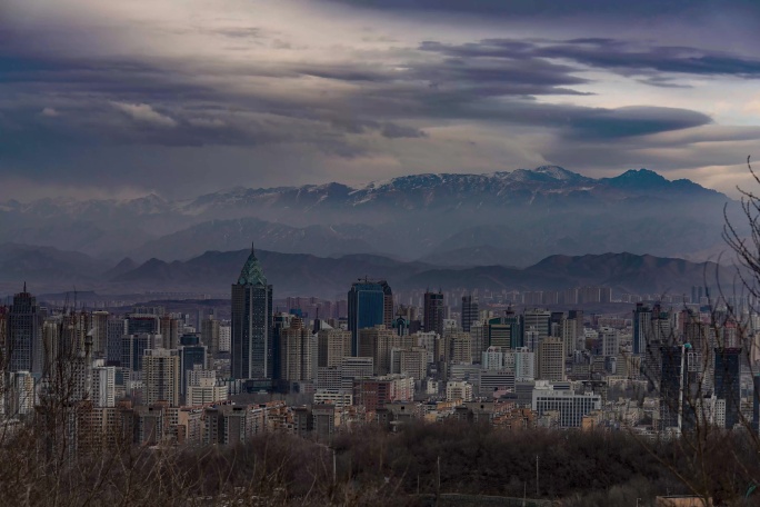 新疆乌鲁木齐雅山，城市全景风光 超8K
