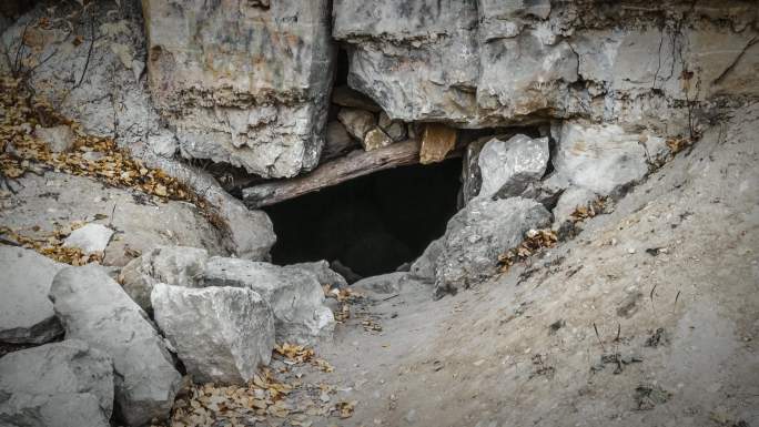 洞口实拍视频山区墓穴考古遗址