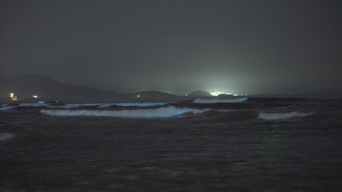 4K实拍广东惠州双月湾荧光海蓝眼泪夜景