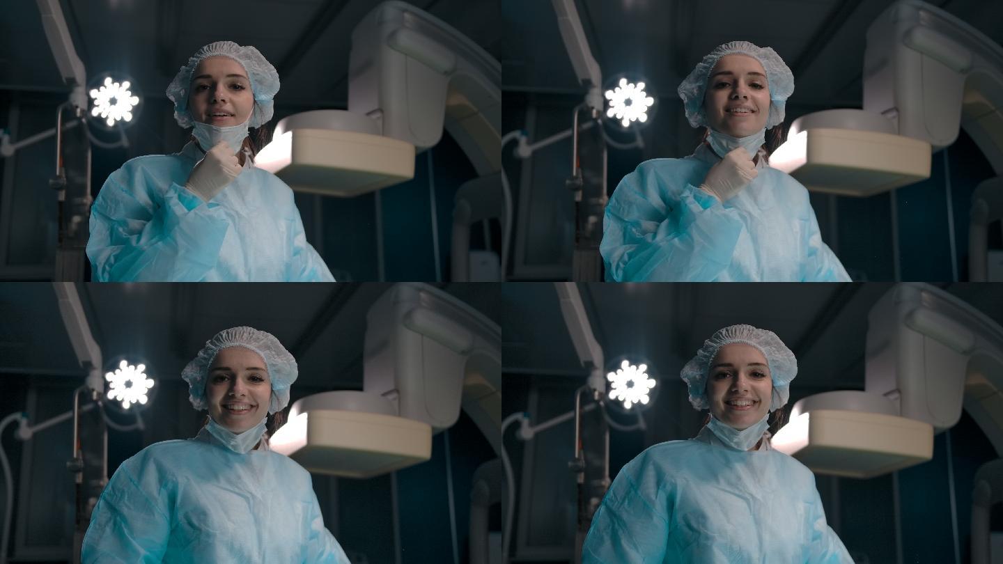满意的女外科医生手术室医护人员口罩微笑