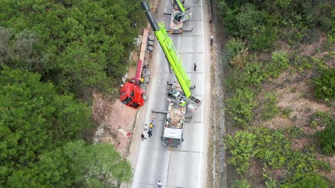 塞车 交通堵塞 车祸 货车事故 道路救援