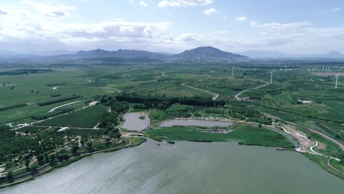 航拍大面积河流绿地