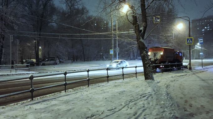 铲雪车冬天暴雪铲车