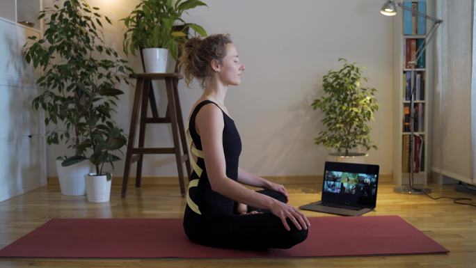 在线集体练习瑜伽冥想拉伸学习