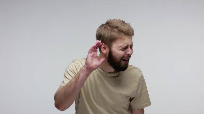 听力障碍男子疑问聆听残疾人