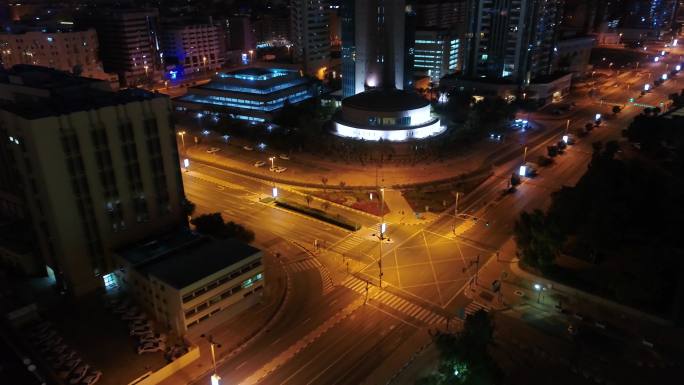 夜间空旷街道鸟瞰图