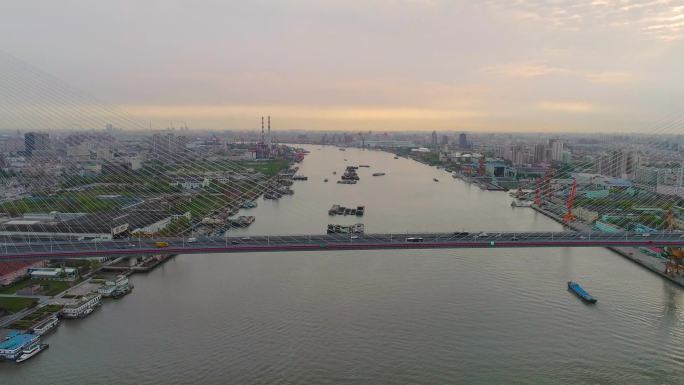 上海杨浦大桥黄浦江