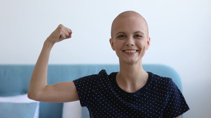 坚强的女人癌症病人抗癌阳光自信