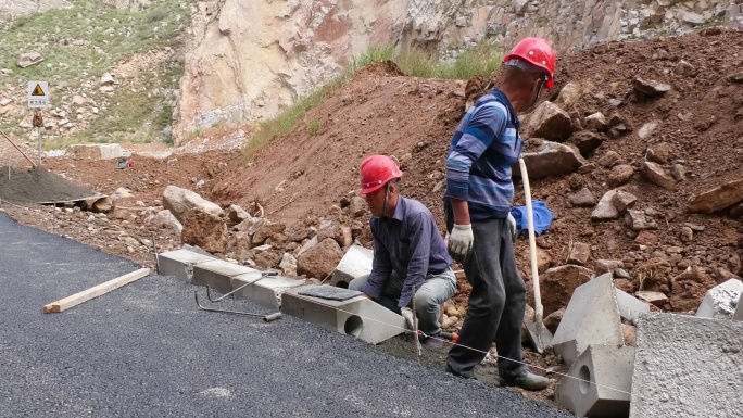 海东市平安区西沟田小公路施工