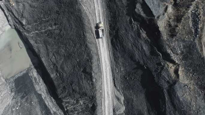 露天煤矿鸟瞰图商业金融和工业挖掘机械鸟瞰