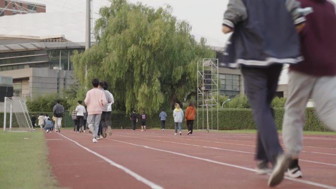 操场跑步锻炼