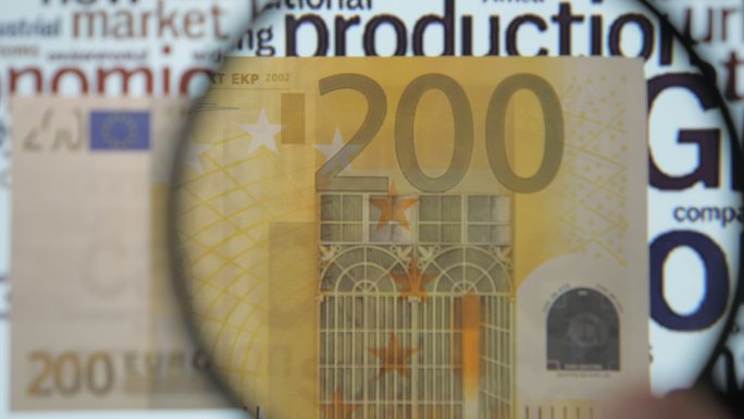 近距离观察200欧元钞票