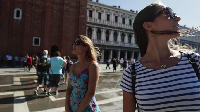 威尼斯女游客游客旅游女孩女子参观