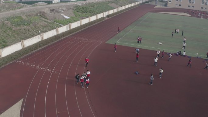 4k航拍操场学生跑步运动