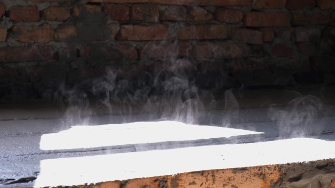 由于泡沫混凝土的化学反应而释放的蒸汽。
