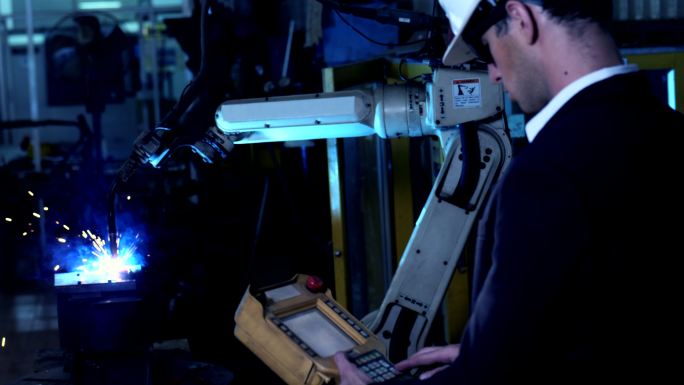 机器人焊接美国电焊外国工人国外公司