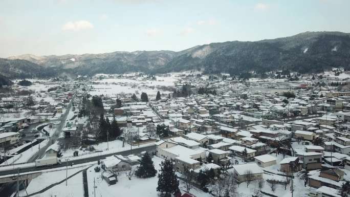 航拍村落雪景