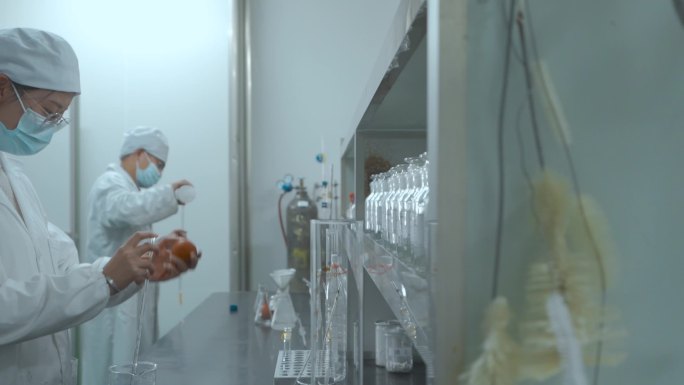 实验室视频搞科研实验穿白衣的工作人员