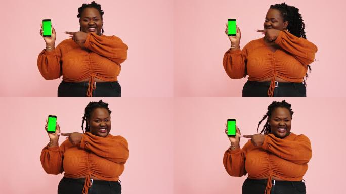 拿着手机绿色屏幕介绍微笑