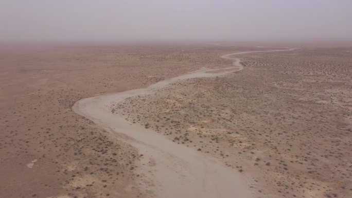 航拍扬尘天气古河道