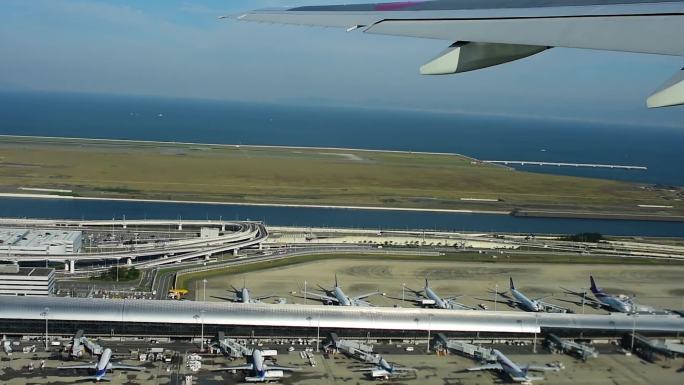 从日本大阪机场起飞的飞机