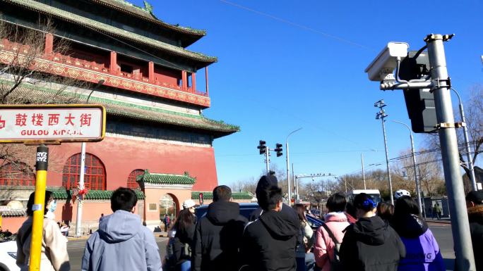 北京鼓楼鼓楼大街京城风情胡同景区车流京城