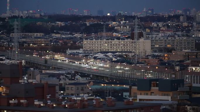 东京公路夜晚住宅建筑商业活动