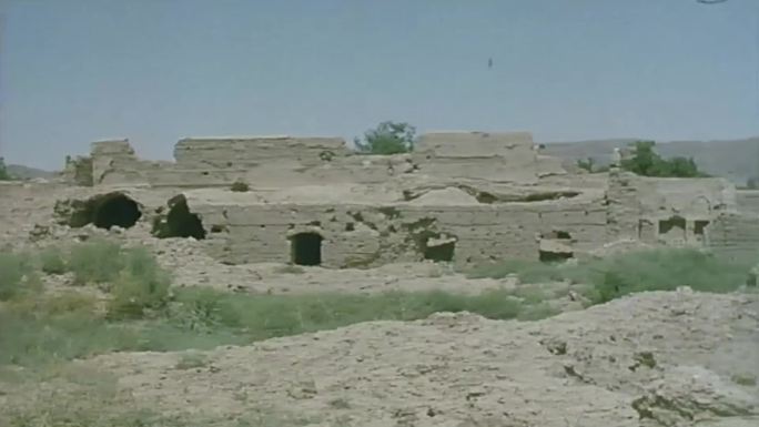 80年代阿富汗被毁坏的土砖房