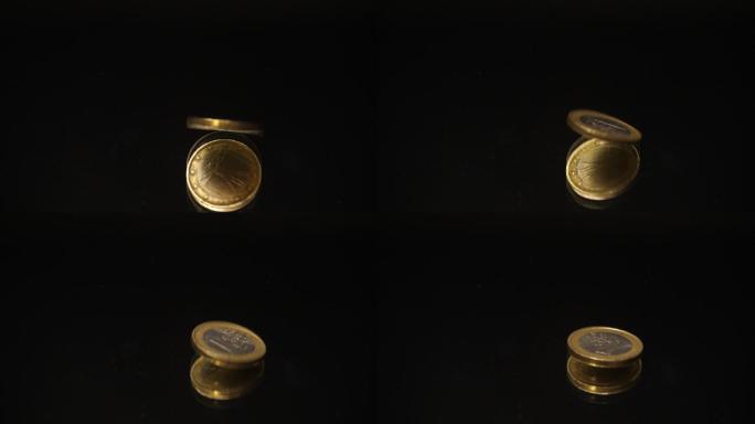 1欧元硬币落在一面黑镜子上