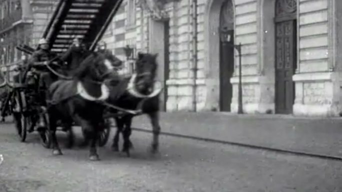 上世纪30年代马交通工具马车战马