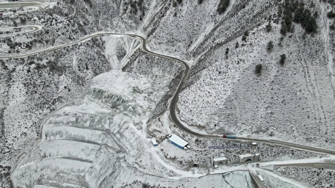 川藏最高垭口东达山盘山道路航拍素材