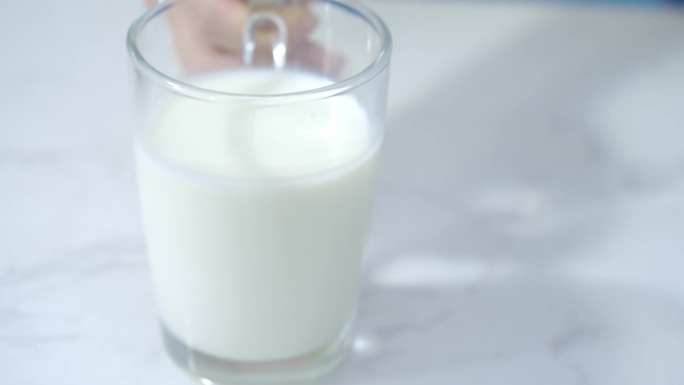 【原创】放牛奶到桌上