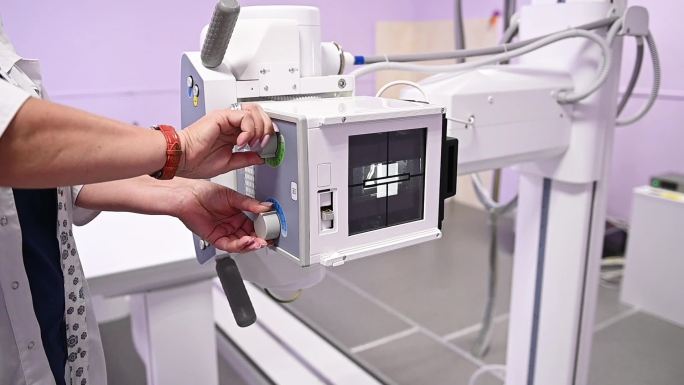 在医院临床实验室操作的医用主动光X光机