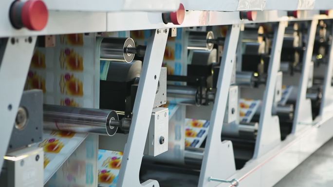 自动打印贴标机车间流水线企业作业生产