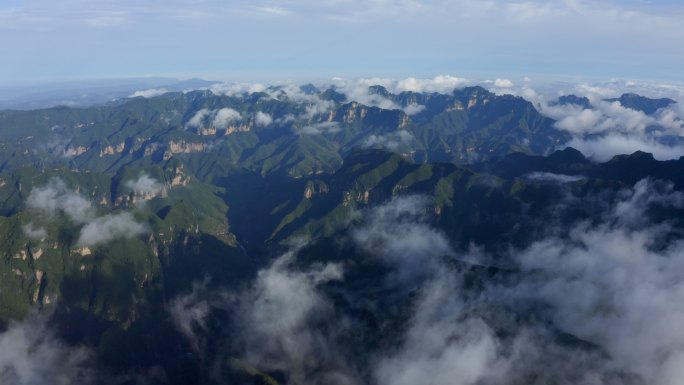 太行山析城山中条山伏牛山天空山峰白云