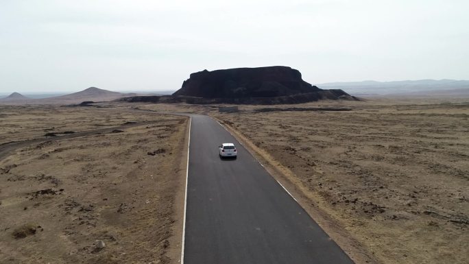 乌兰哈达火山汽车跟随航拍